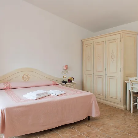 מלון Montiruju 4*