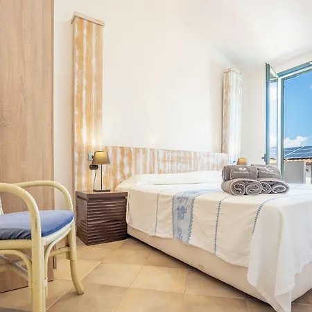 ホテル Montiruju 4*